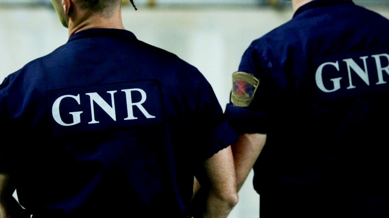 Indivíduo de 19 anos detido por roubo com recurso a arma branca