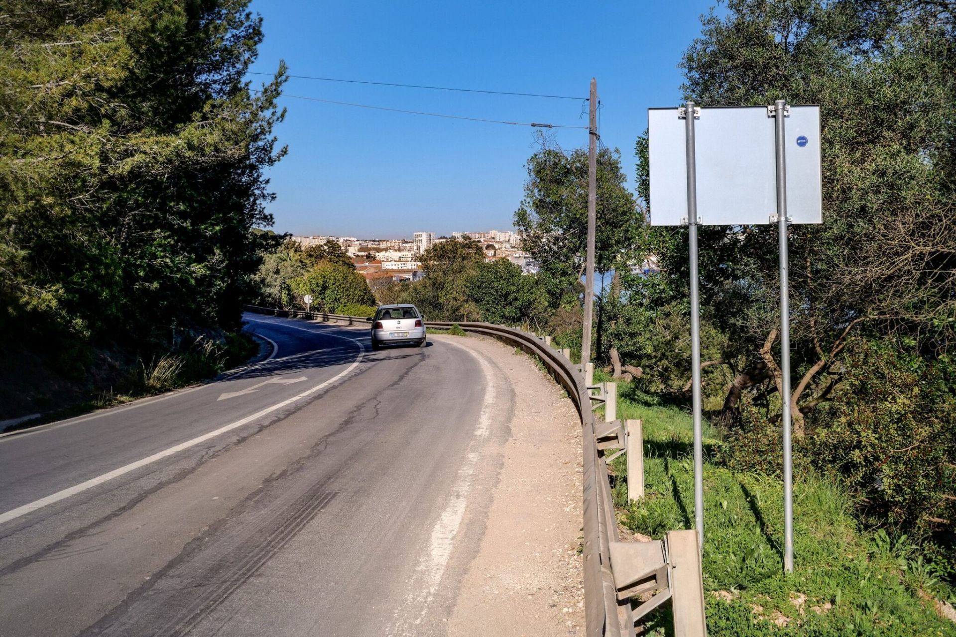Estrada entre Albarquel e a Gávea reabre esta terça-feira