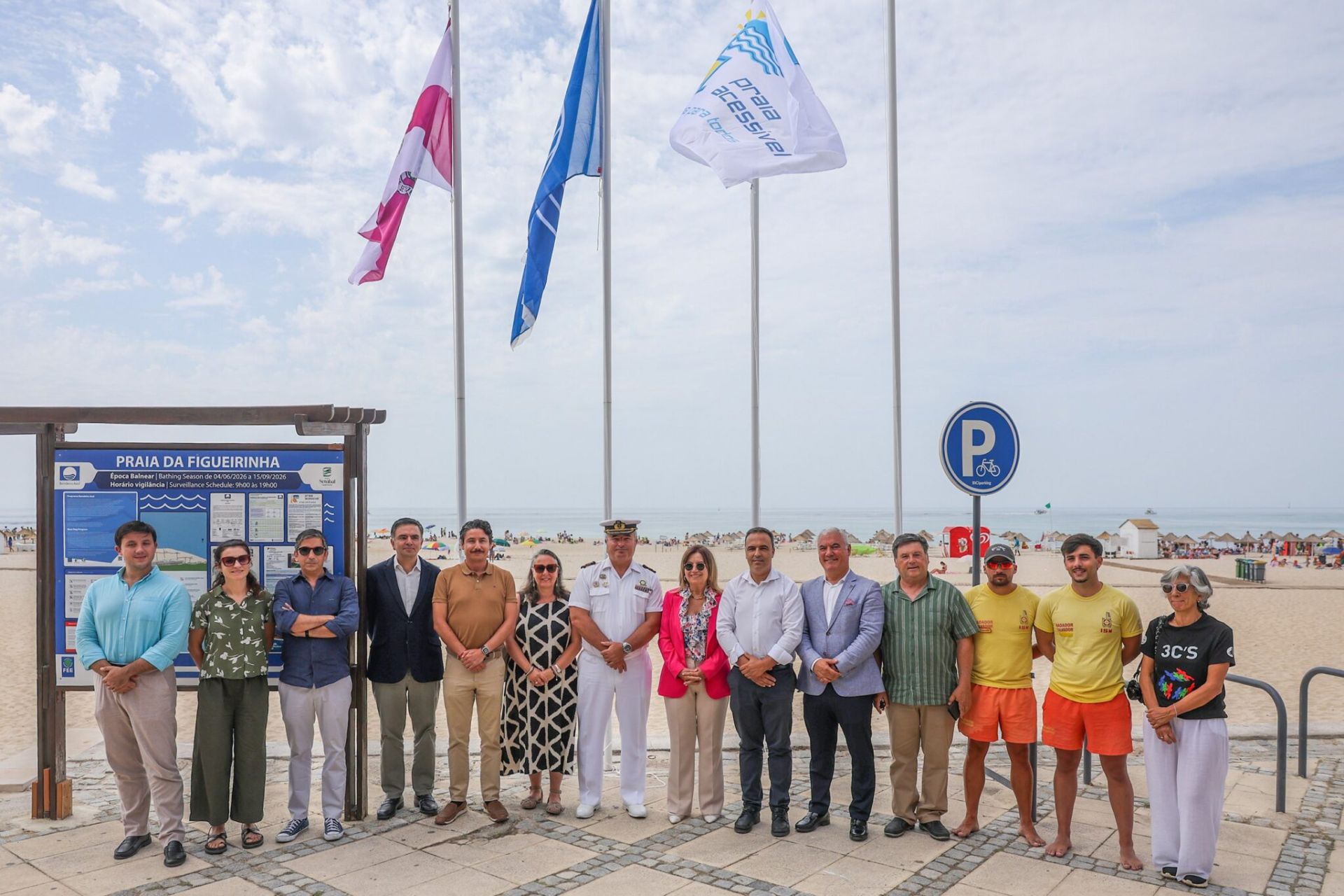 Praia da Figueirinha hasteia Bandeira Azul e Bandeira de Praia Acessível
