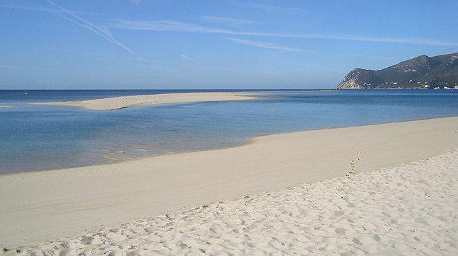 Praias da Figueirinha e de Albarquel voltam a hastear a Bandeira Azul